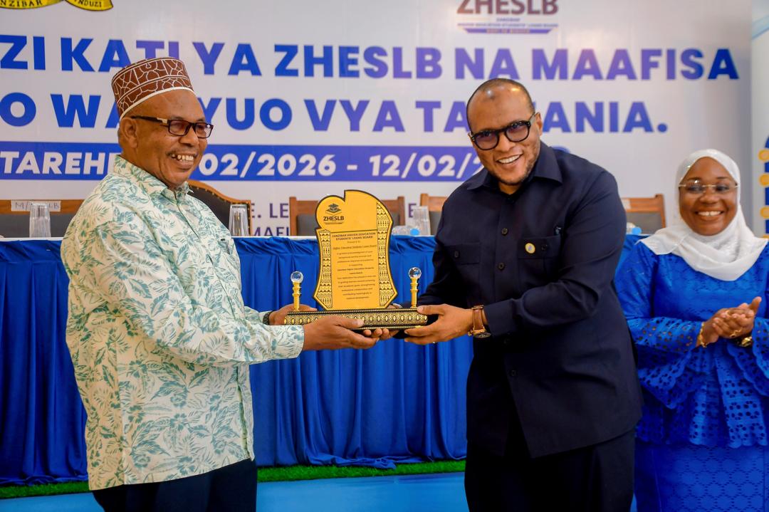 ZHESLB Yaikabidhi Tuzo HESLB kwa Kuchangia Mafanikio Yake