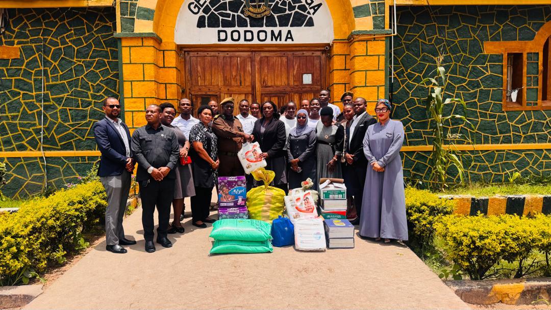 Watumishi wa HESLB wawakumbuka Wafungwa Isanga